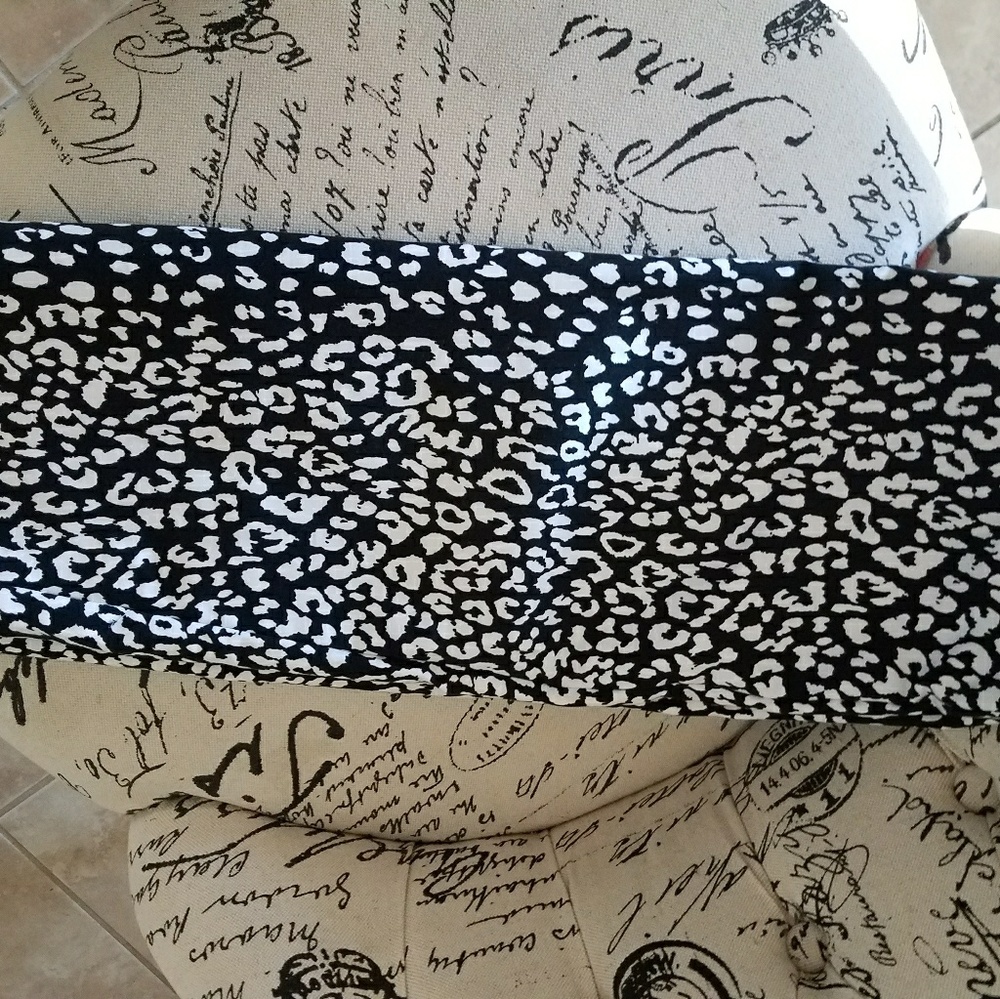 Banana Republic black & white leopard print pencil