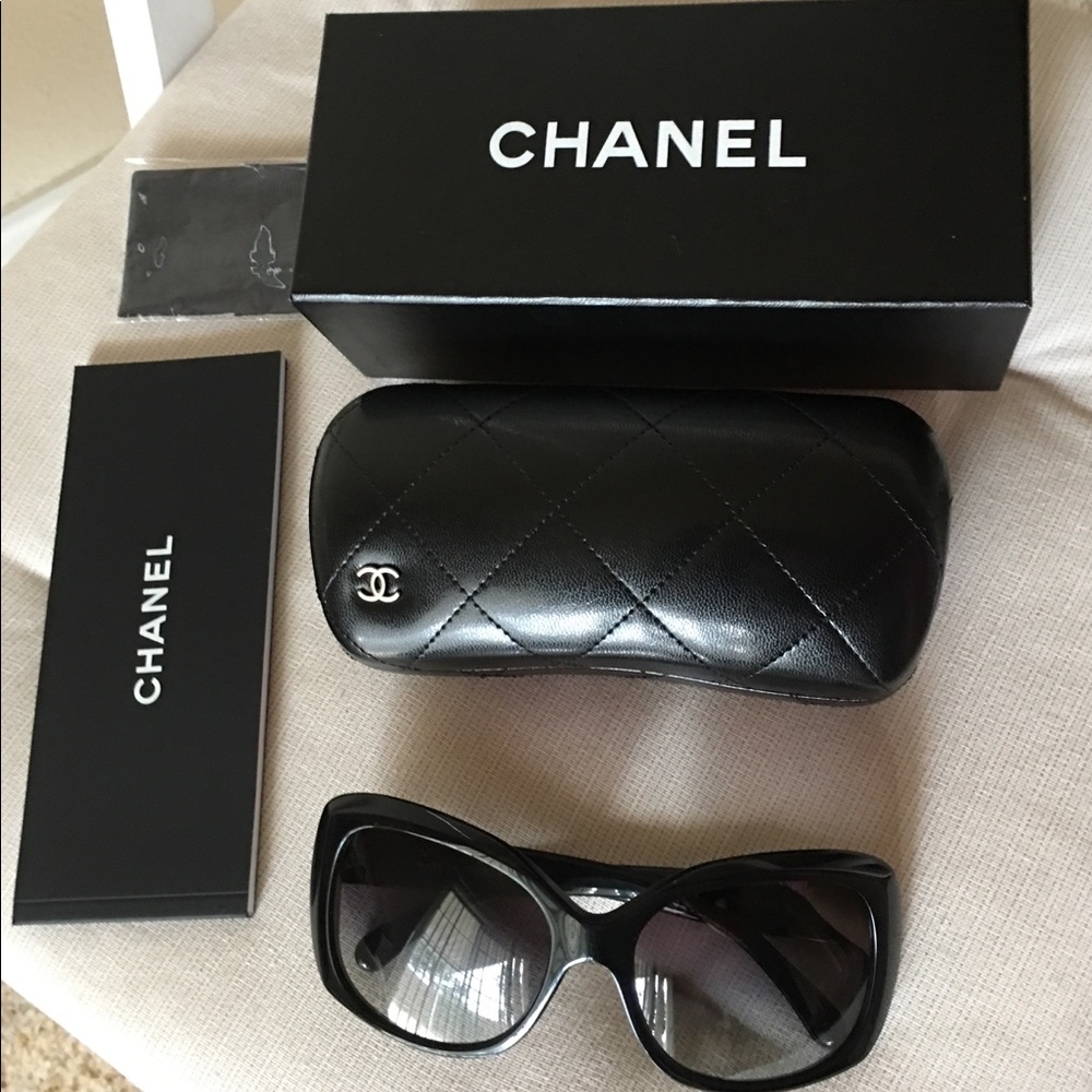 🔴SOLD🔴 Auth. Chanel Classic Black Sunglasses New