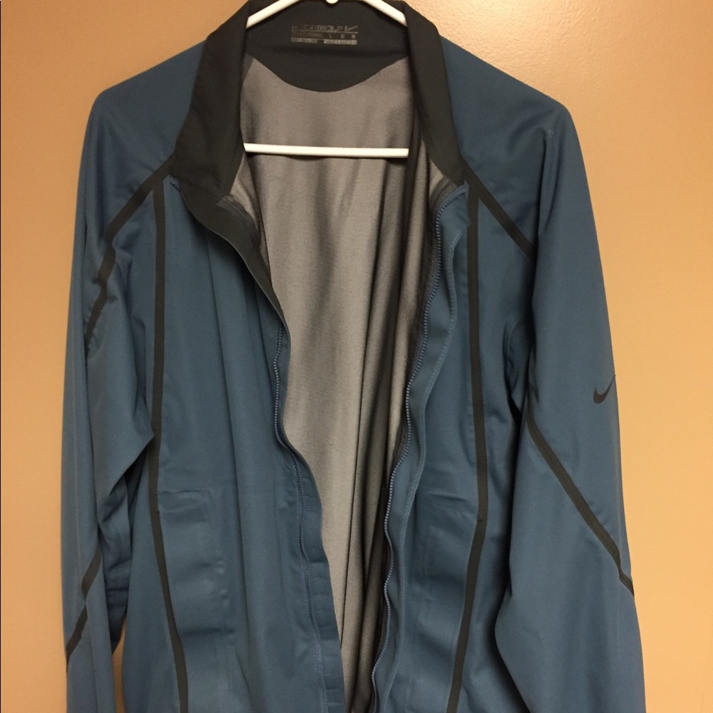 Lightweight Nike golf jacket