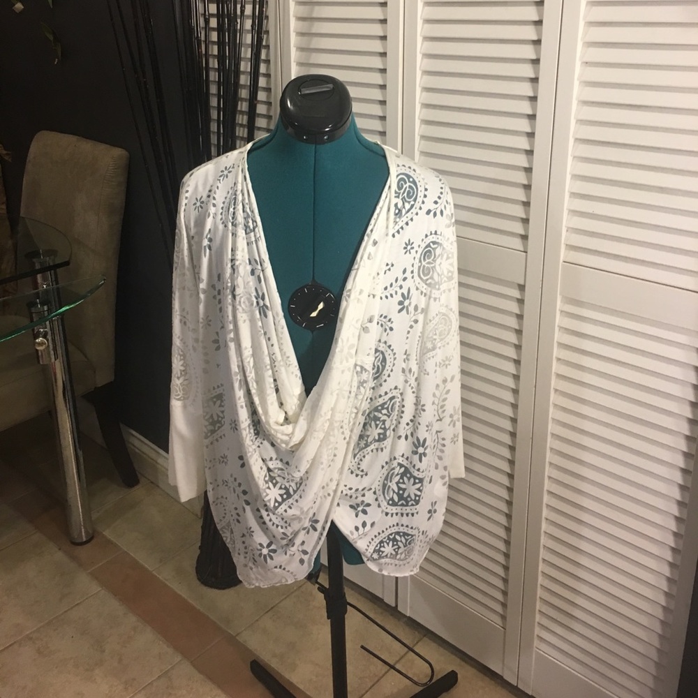 Blouse - Picture 2 of 3