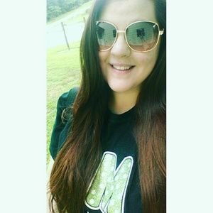 Meet your Posher, Jillian