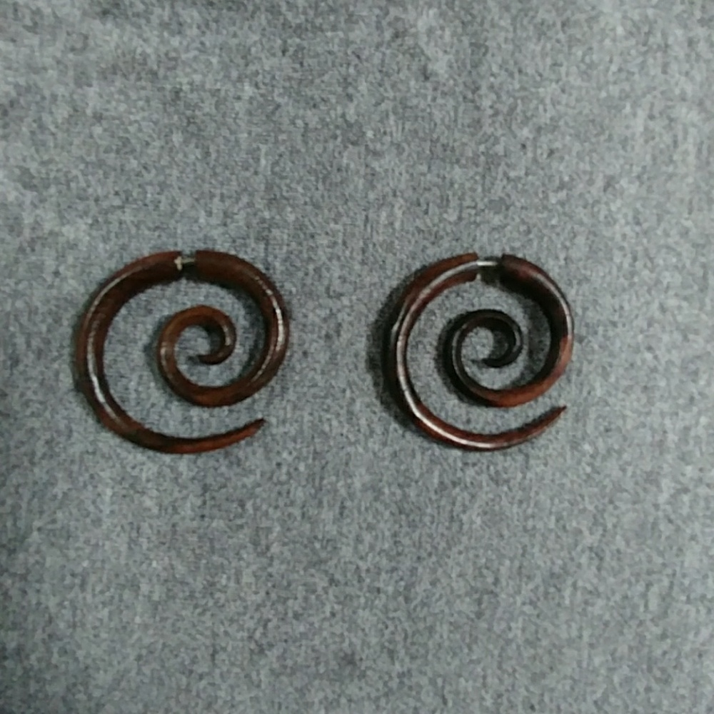 💰SOLD💰 Barely worn wood tribal earrings