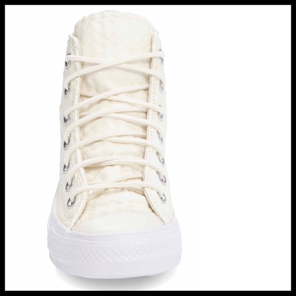 ❌SOLD❌SOLD❌CONVERSE LEATHER Stylish High Tops - Picture 4 of 8