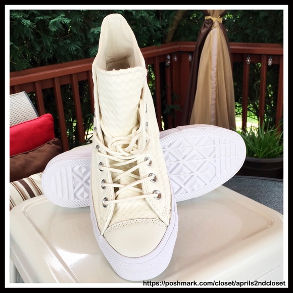 ❌SOLD❌SOLD❌CONVERSE LEATHER Stylish High Tops - Picture 7 of 8