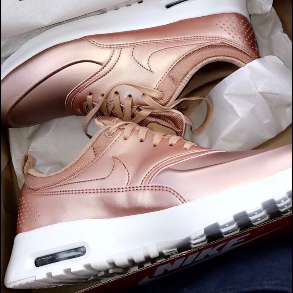 2016NIKE WOMENS AIR MAX metallic rose gold