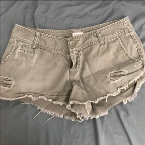 🎉SALE🎉💥khaki/Brown Distressed Shorts💥