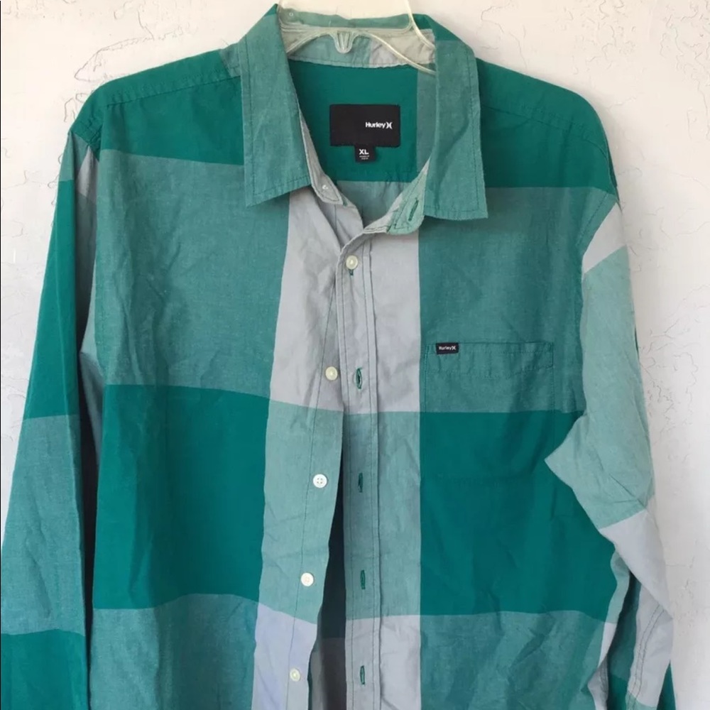 Hurley Men's long sleeve plaid Button Up XL