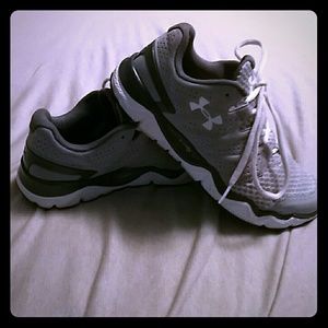 Under armour speed foam tennis shoes