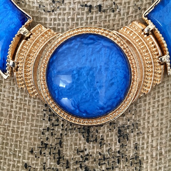 New Medallion Chain Necklace - Picture 2 of 4