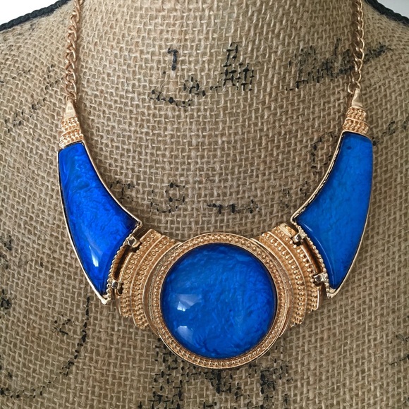 New Medallion Chain Necklace - Picture 3 of 4