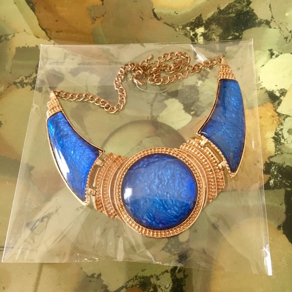 New Medallion Chain Necklace - Picture 4 of 4