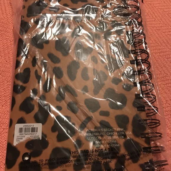 BNIP Pink Victoria'sSecret 2017/18 daily planner - Picture 3 of 6