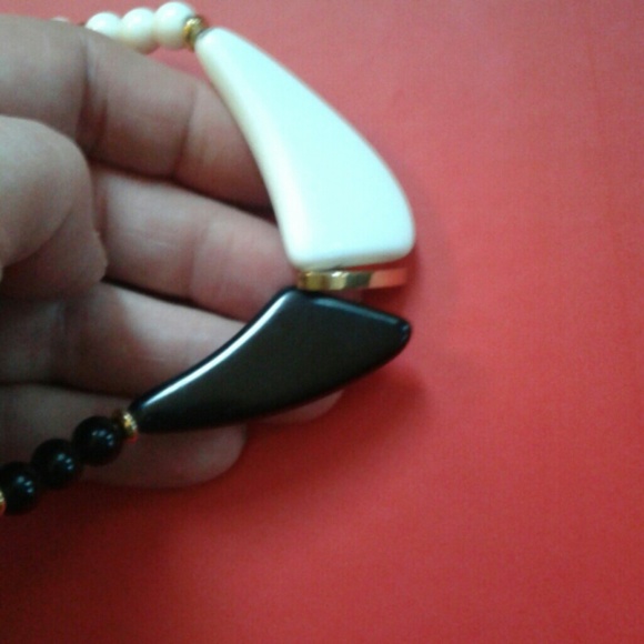 Black and white gold chic necklace - Picture 2 of 3