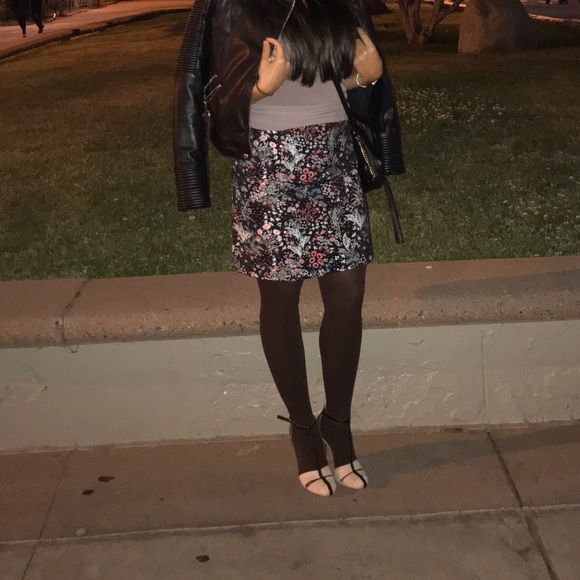 H&M embroidered skirt - Picture 1 of 5