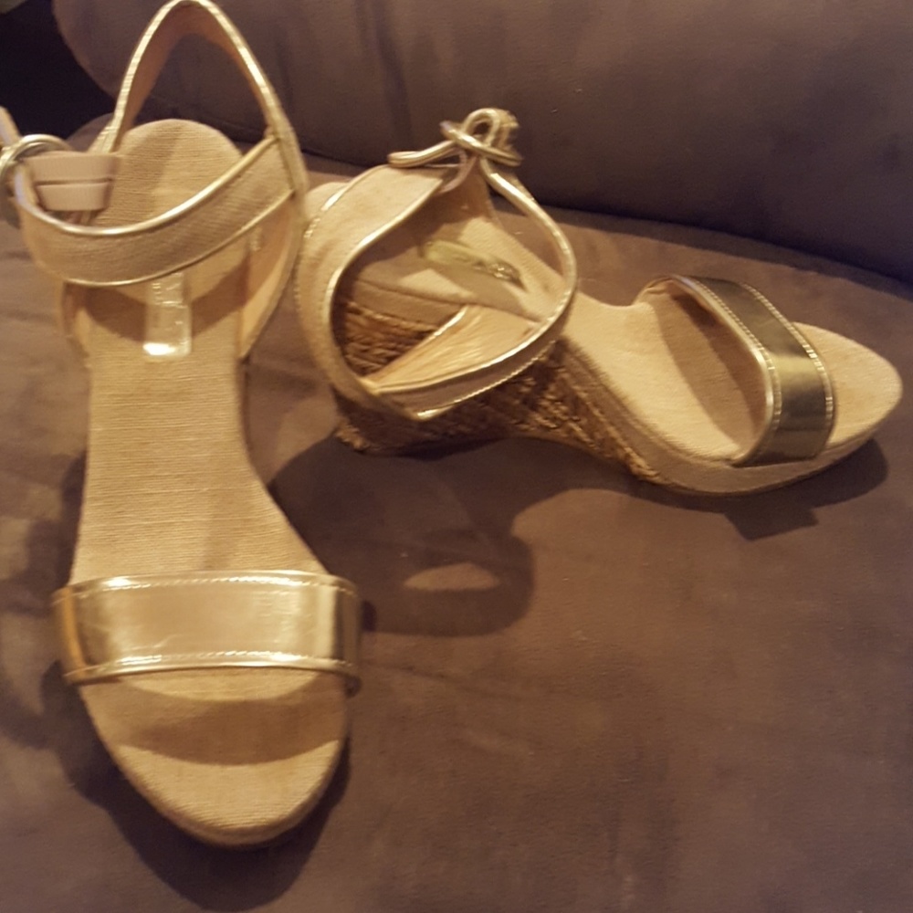 Maypol 9 10 40 gold tan wedge sandals heels shoes