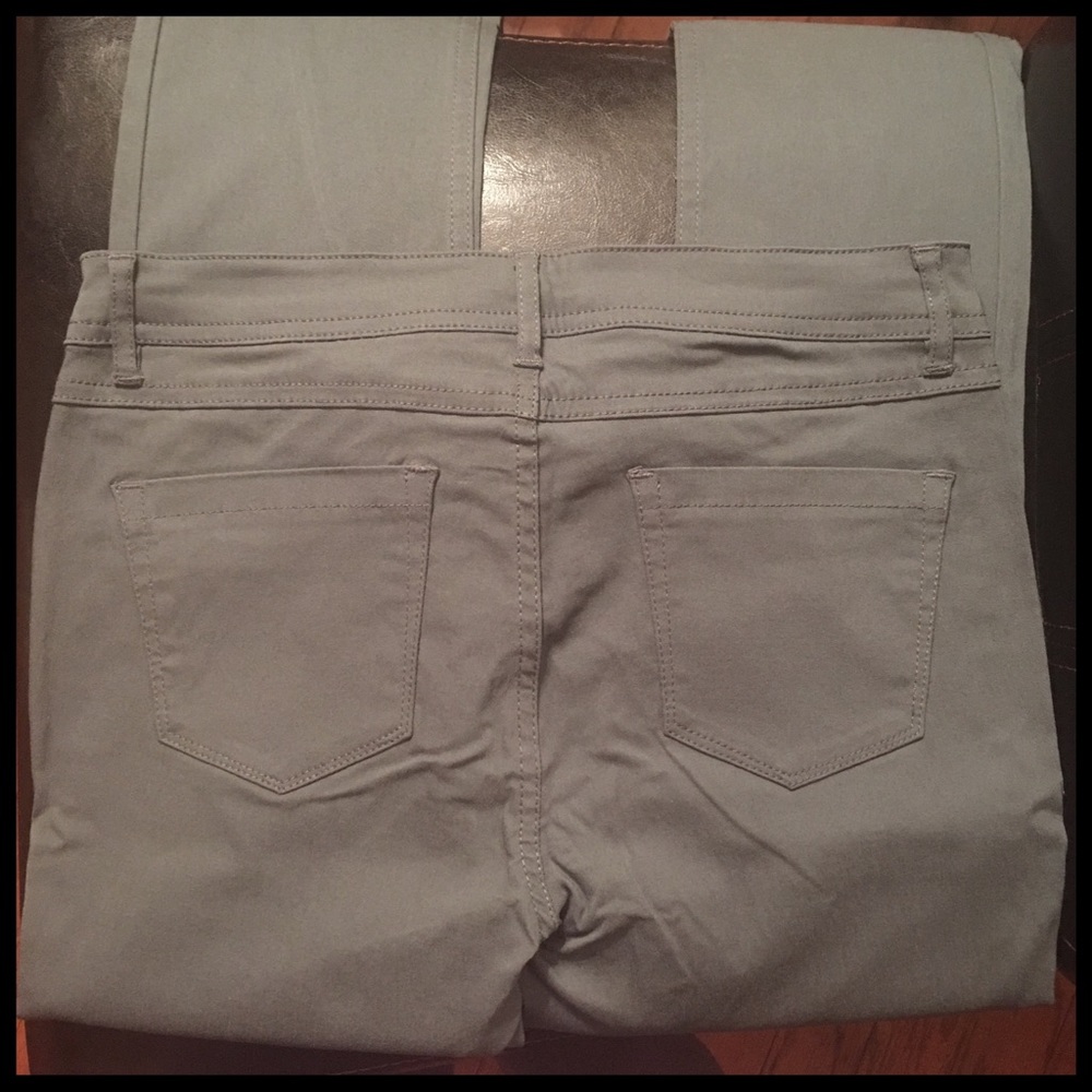 *οΈβ£ LAST PAIR!*οΈβ£SKINNY PANTS IN CHARCOAL*οΈβ£ - Picture 3 of 3