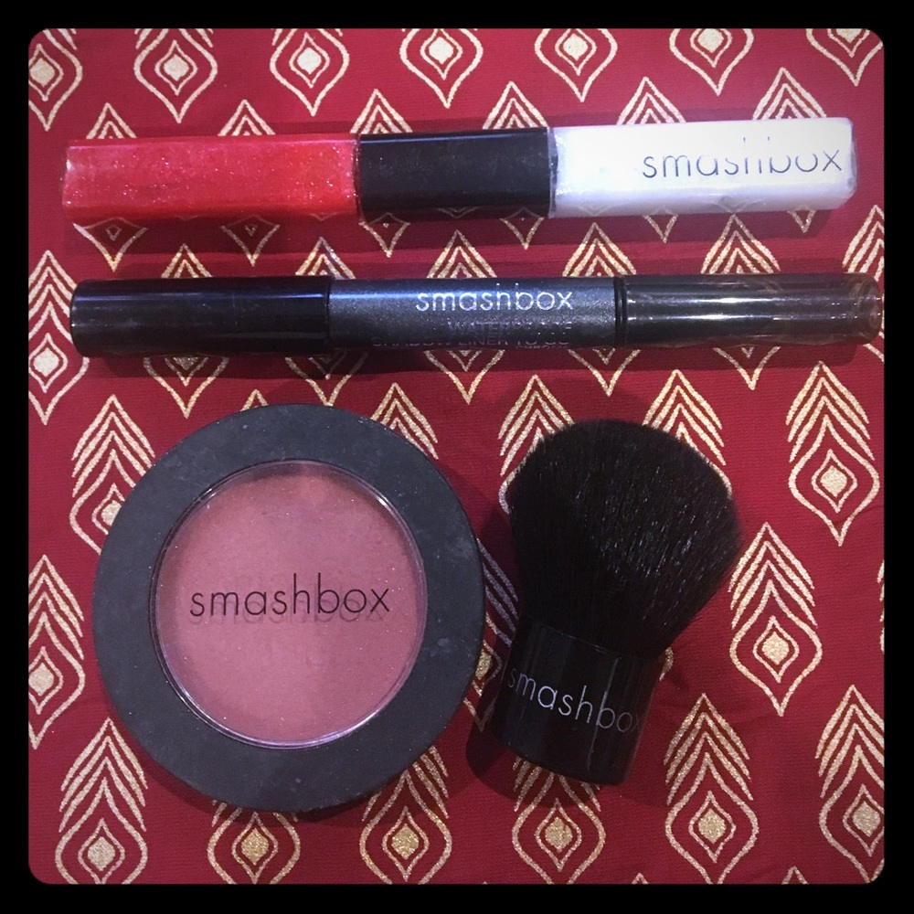 Smashbox 4 pack. Blush, Lips, Eyes, and Brush! ❤️