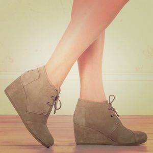 **FLASH SALE* Toms Desert Wedge Taupe 7