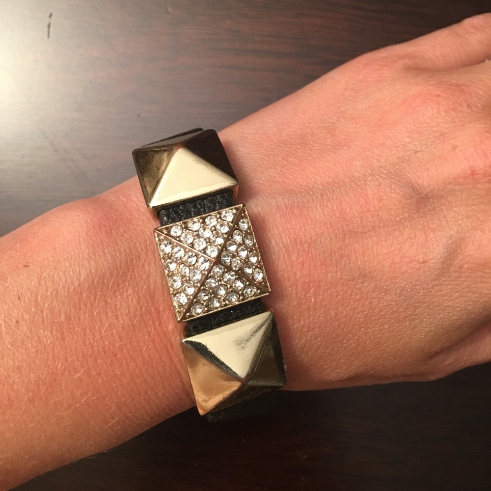 Stud bracelet