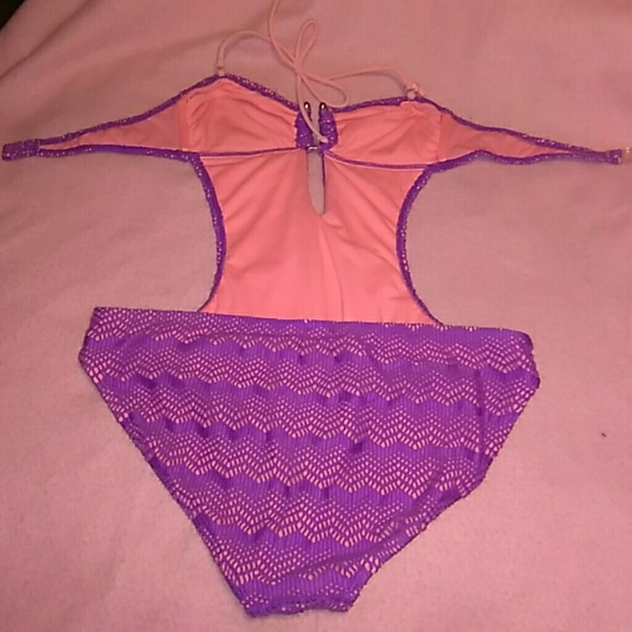 Bathing suit - Picture 2 of 2