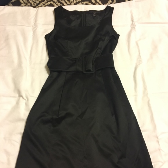 Black silk dress with belt - Picture 1 of 3
