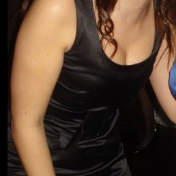 Black silk dress with belt - Picture 3 of 3