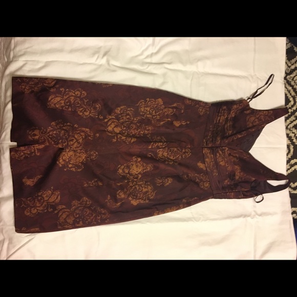 Cranberry dress with gold flowers - Picture 2 of 2