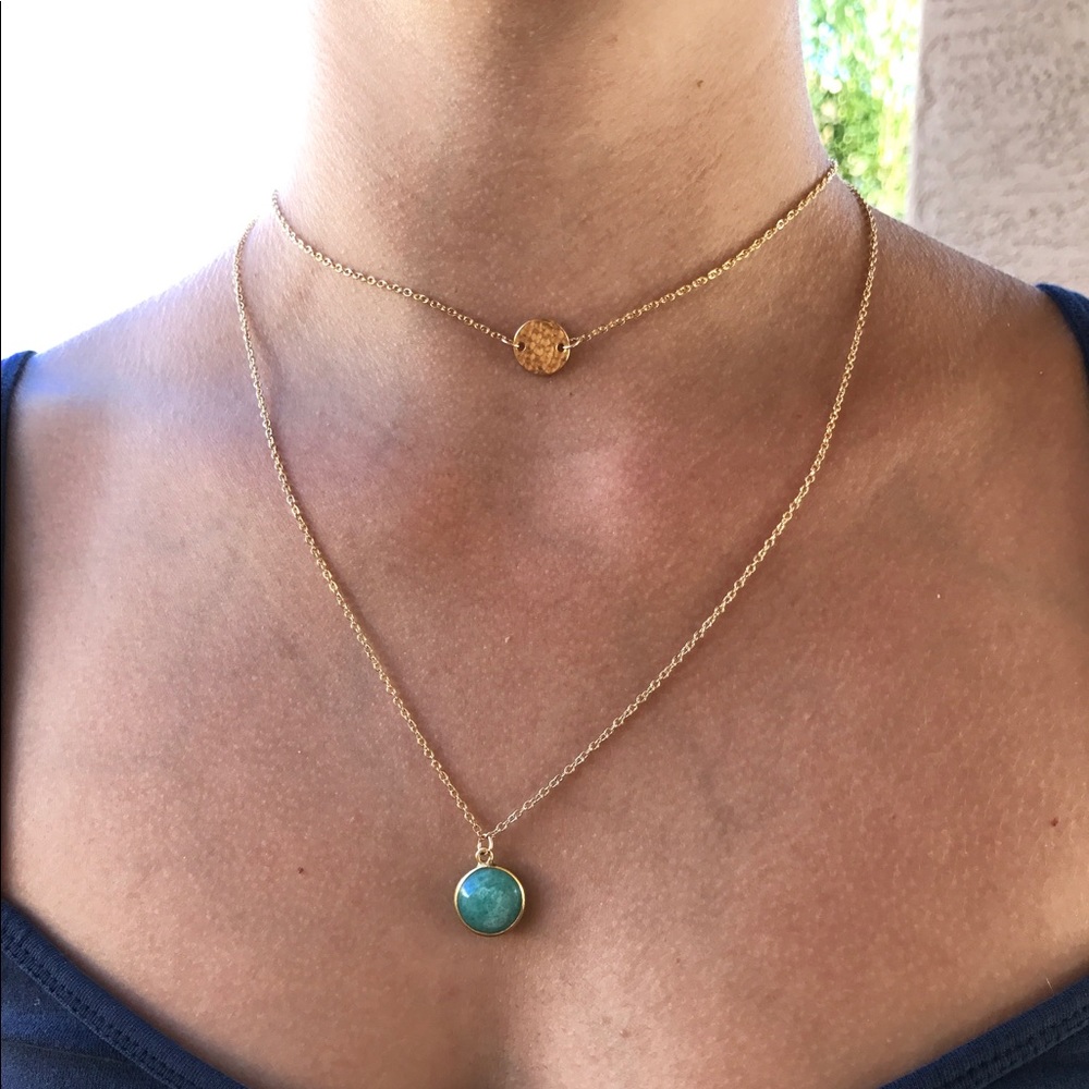 Gold pendant necklace