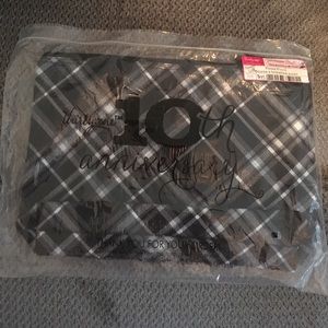 Thirty-One Gifts Black Pick Me Plaid Zipper Pouch
