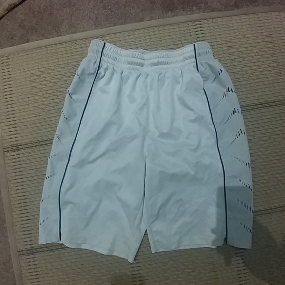 Shorts - Picture 4 of 5