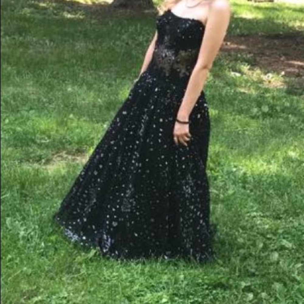 black, strapless prom dress.