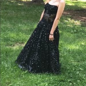 black, strapless prom dress.