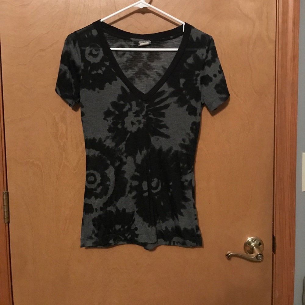 5 for $10 🚨 V neck