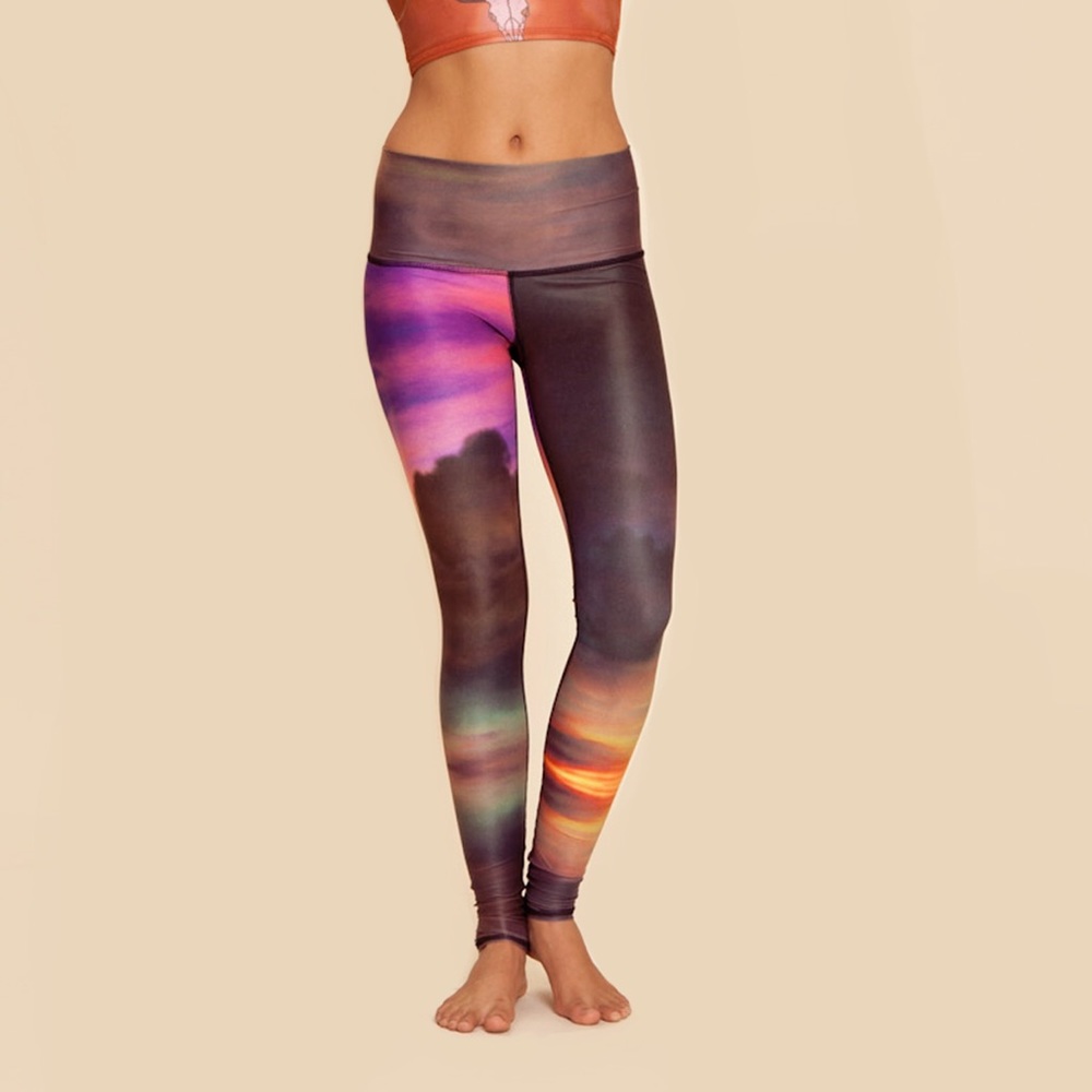 Teeki Clouds Hot Pant size M- never worn
