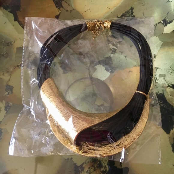 New Hammered Metal Statement Necklace - Picture 4 of 4