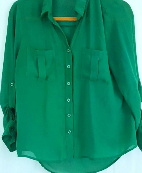 Super cute button down blouse - Picture 2 of 4