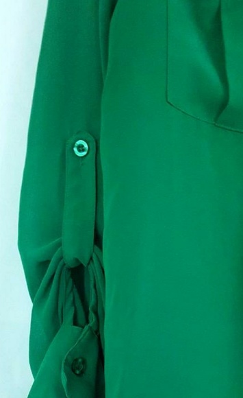 Super cute button down blouse - Picture 3 of 4