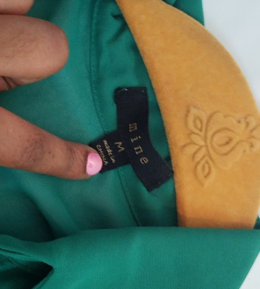 Super cute button down blouse - Picture 4 of 4