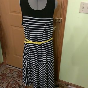 EUC, GEORGE, BLACK & WHITE STUNNING DRESS