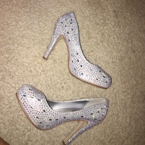Silver Rhinestone heels 👠 💎💎 - Picture 2 of 6