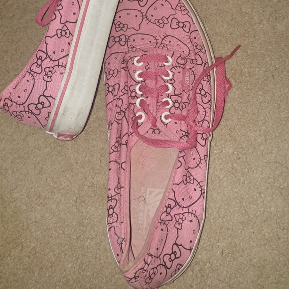 *SOLD* in Bundle! Pink Hello Kitty Vans - Picture 5 of 8
