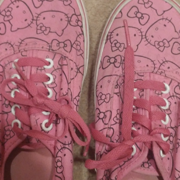 *SOLD* in Bundle! Pink Hello Kitty Vans - Picture 8 of 8