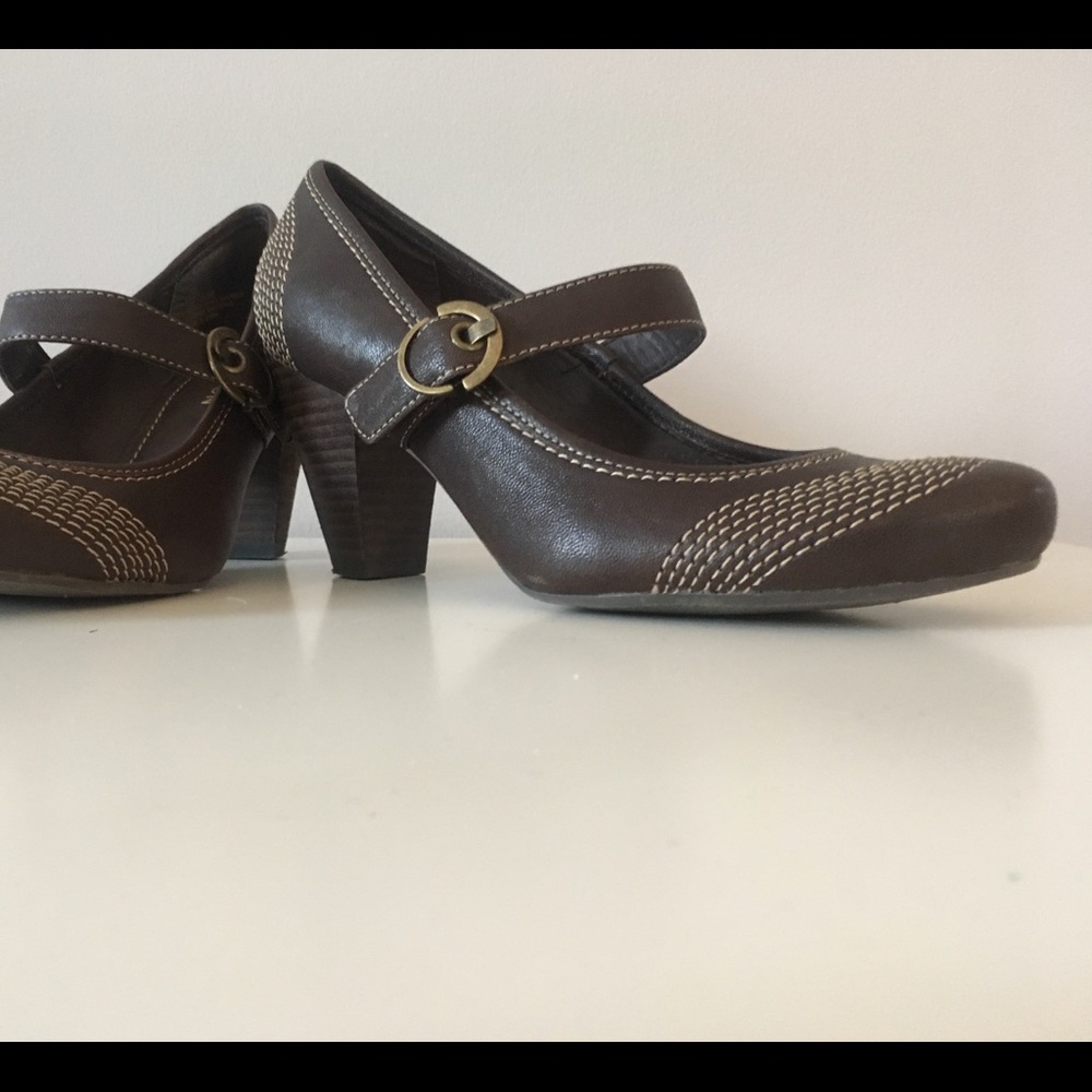 Two tone brown Mary Jane vintage style heels