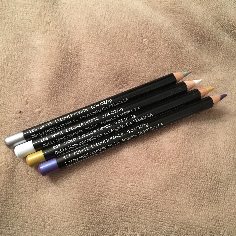 NEW!🌟 Bundle of 4 eyeliners! Beautiful colors 💝