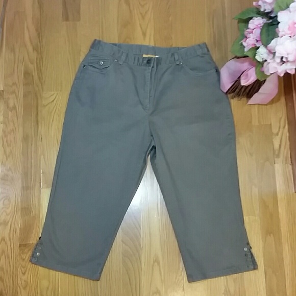 Ruby Rd. Capris - Picture 2 of 5