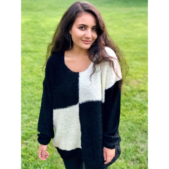 LF Sweaters - 🆕LF || Large Checkered Pullover Sweater •B+W•