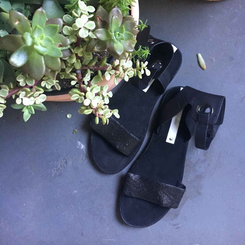 Matt Bernson Black Leather & Suede Sandals!