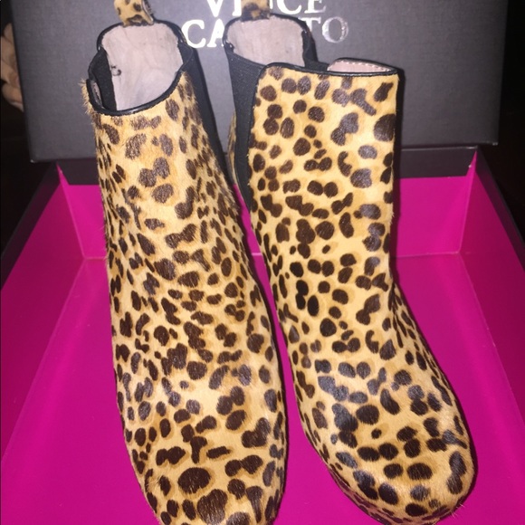 Vince Camuto Leopard booties 71/2 - Picture 4 of 4