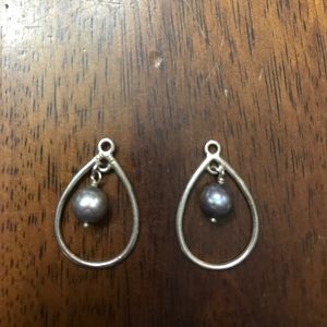 Sterling silver and pearl compose earrings
