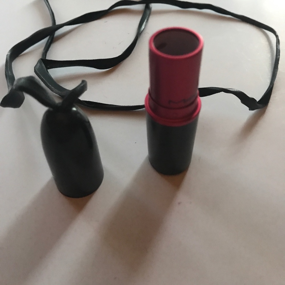 MAC OFFICIAL Employee Viva Glam Promo Necklace